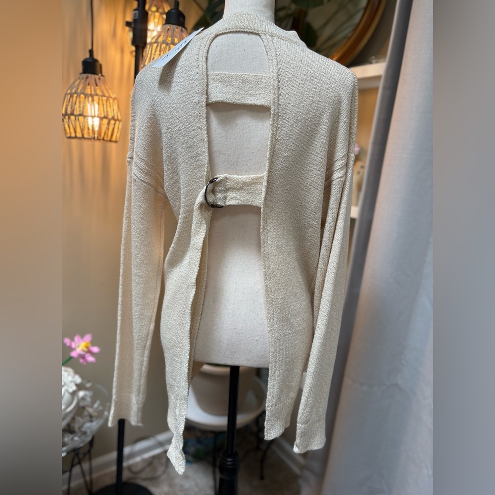 Lush Keyhole V-Neck Knit Sweater in Cream - Picture 4 of 7